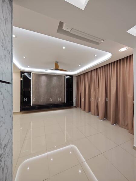 Sejati Lakeside @ Cyberjaya untuk Untuk Disewa - RM 5,000 /bulan, Mac 2026 - Living Room - PropertyGuru.com.my