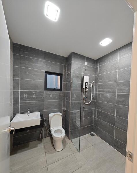 Sejati Lakeside @ Cyberjaya untuk Untuk Disewa - RM 5,000 /bulan, Mac 2026 - Bathroom - PropertyGuru.com.my