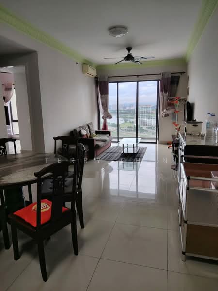 Servis Apartment untuk Dijual di Univ 360 Place - Terry Chen - Living Room - PropertyGuru.com.my