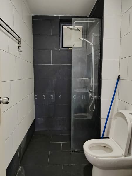 Servis Apartment untuk Dijual di Univ 360 Place - Terry Chen - Bathroom - PropertyGuru.com.my