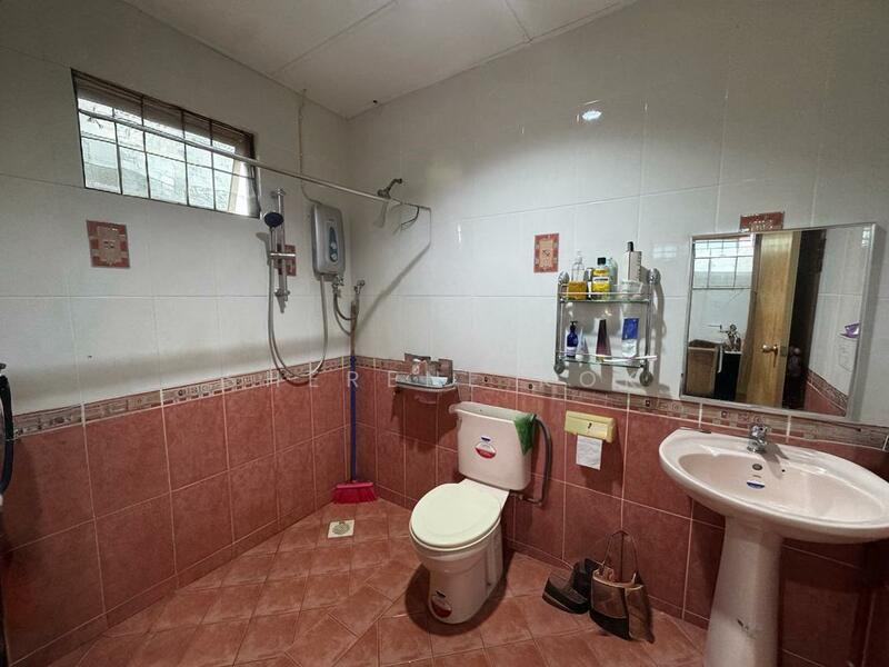 Rumah Teres 2 Tingkat untuk Dijual di Tabuan Desa (Kuching) - Sherene Kok - Bathroom - PropertyGuru.com.my