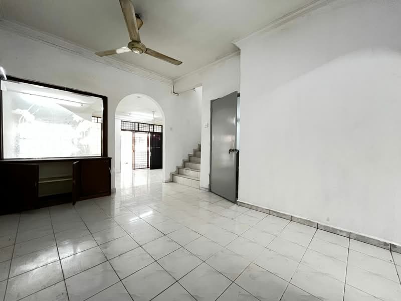 Taman Idaman Terrace House Lorong Idaman Simpang Ampat untuk Untuk Dijual - RM 405,000, Apr 2026 - Living Room - PropertyGuru.com.my