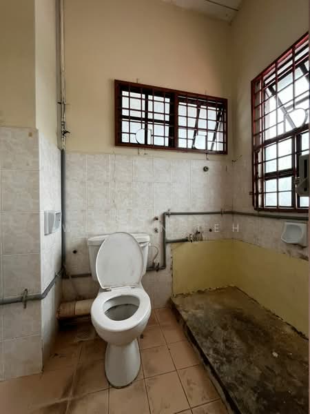 Taman Idaman Terrace House Lorong Idaman Simpang Ampat untuk Untuk Dijual - RM 405,000, Apr 2026 - Bathroom - PropertyGuru.com.my