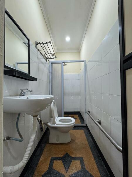 Rumah Teres 1 Tingkat untuk Dijual di Taman Meru Jaya (Kapar) - Shiqin Saidin - Bathroom - PropertyGuru.com.my