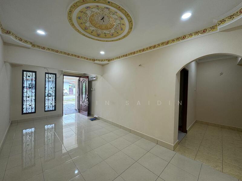 Rumah Teres 1 Tingkat untuk Dijual di Taman Meru Jaya (Kapar) - Shiqin Saidin - Living Room - PropertyGuru.com.my
