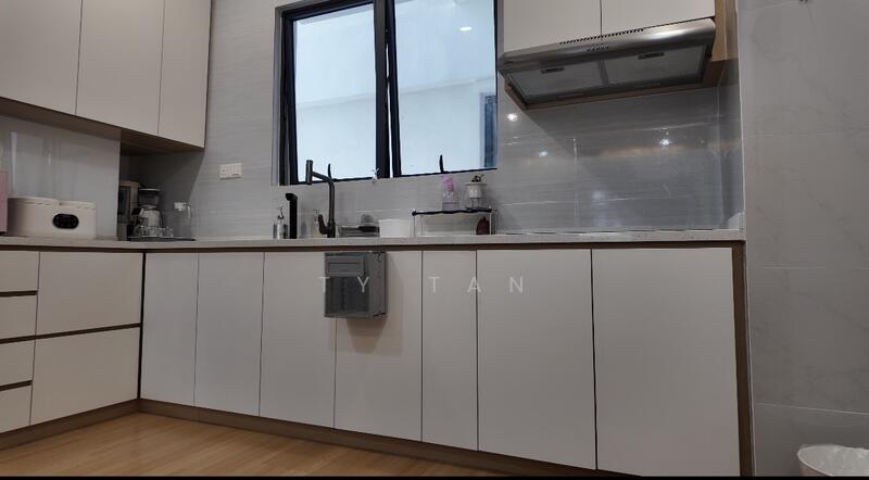 Condominium for Sale at Bay Point @ Country Garden Danga Bay - Ty Tan - Kitchen - PropertyGuru.com.my