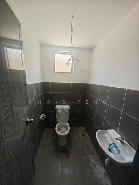 Rimba Hills Shoplot untuk Untuk Disewa - RM 3,000 /bulan, Apr 2026 - Bathroom - PropertyGuru.com.my