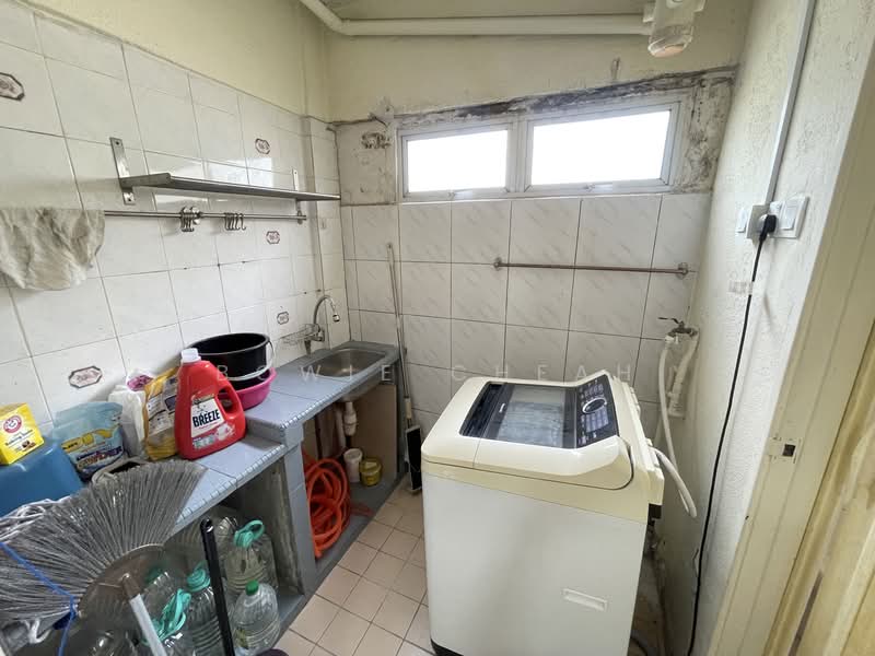 Apartment for Sale at Iris Apartment - Bowie Cheah - yard - PropertyGuru.com.my