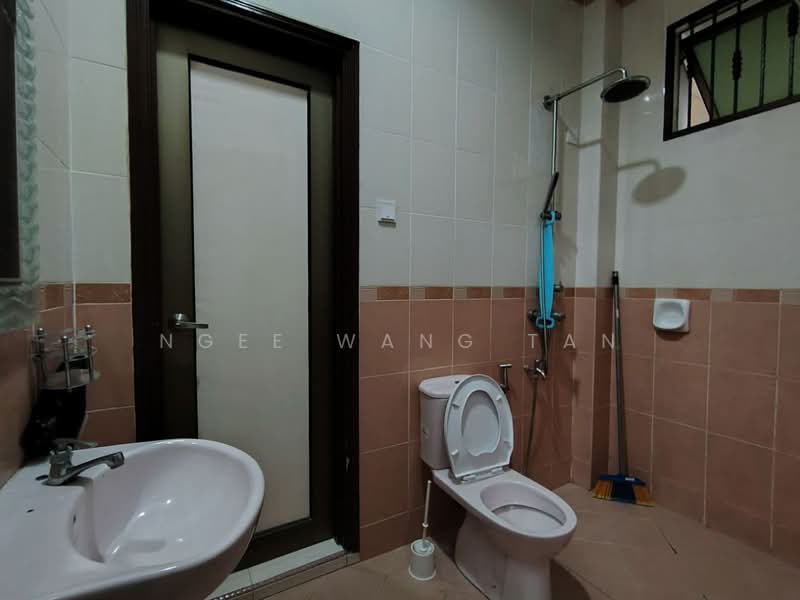 Semi-Detached House for Sale in Bertam Malim (Bertam) - Ngee Wang Tan - Bathroom - PropertyGuru.com.my