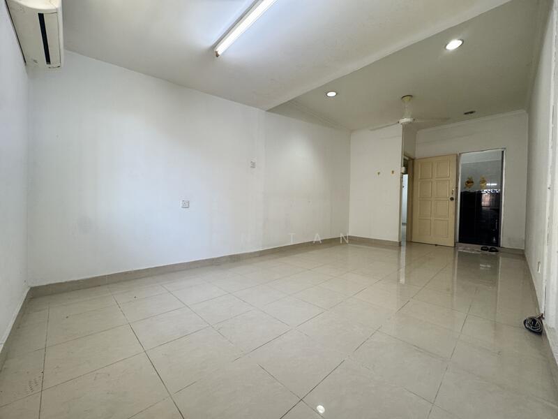2-storey Terraced House for Sale in Seri Kembangan (Selangor) - KEN TAN - Living Room - PropertyGuru.com.my