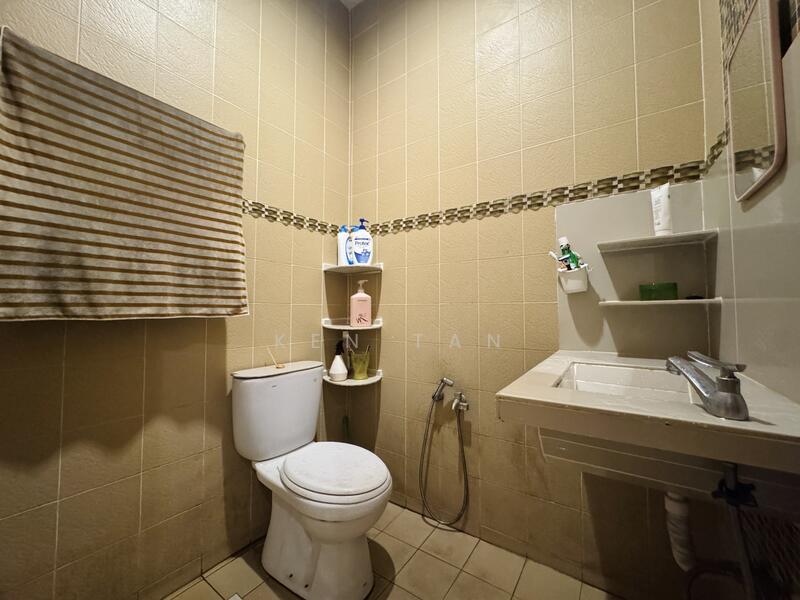 2-storey Terraced House for Sale in Seri Kembangan (Selangor) - KEN TAN - Bathroom - PropertyGuru.com.my