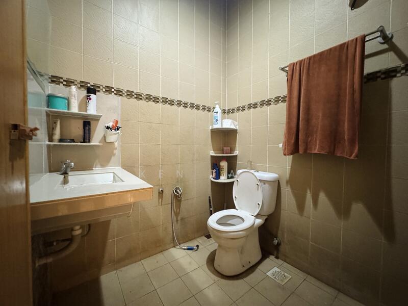 2-storey Terraced House for Sale in Seri Kembangan (Selangor) - KEN TAN - Bathroom - PropertyGuru.com.my