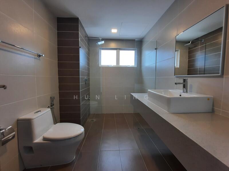 Condominium for Rent at Paraiso Residence @ The Earth - Hun Ling - Bathroom - PropertyGuru.com.my