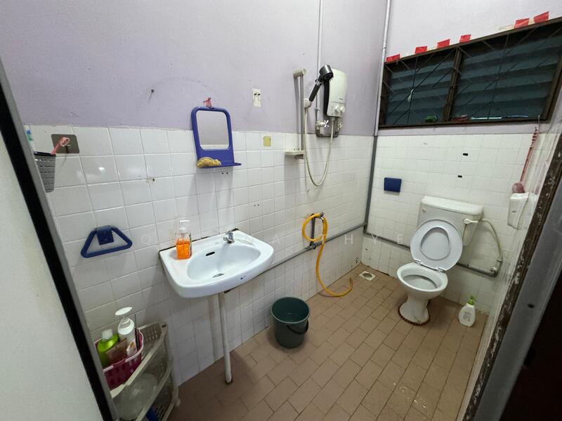 2-storey Terraced House for Sale in Taman Johor Jaya (Johor Bahru) - Queena Thye - Bathroom - PropertyGuru.com.my