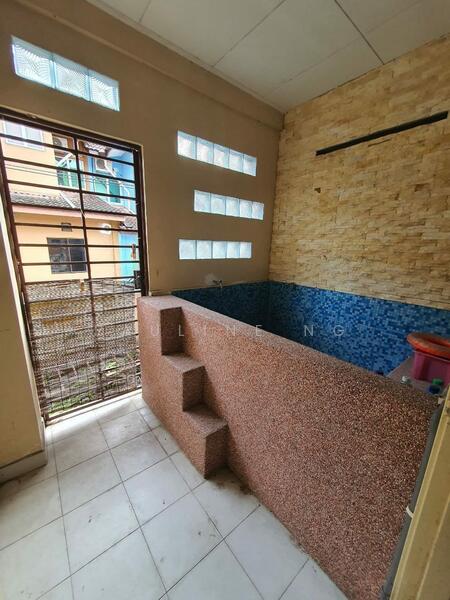 East Zone @ Seri Austin untuk Untuk Dijual - RM 699,000, Feb 2026 - Pool - PropertyGuru.com.my