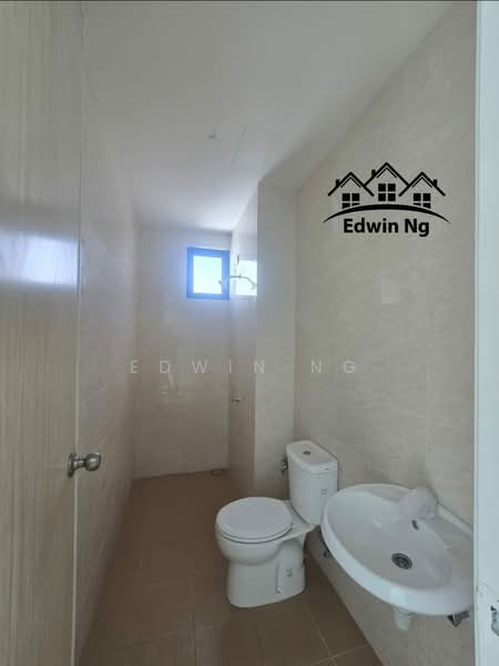 Servis Apartment untuk Dijual di Mahkota Impian - Edwin Ng - Bathroom - PropertyGuru.com.my