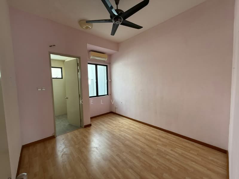 3-storey Terraced House for Sale in Anggun (Rawang) - Kelvin . - Bedroom - PropertyGuru.com.my