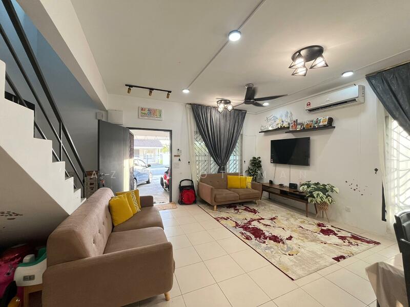 2-storey Terraced House for Sale in Iringan Bayu (Seremban) - Azrul Othman - Living Room - PropertyGuru.com.my