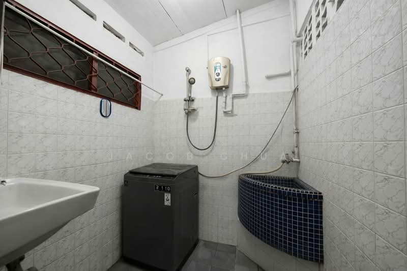Rumah Teres 1 Tingkat untuk Dijual di Taman Ungku Tun Aminah (Skudai) - Jacob Chua - Bathroom - PropertyGuru.com.my