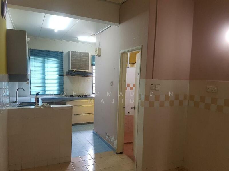 2-storey Terraced House for Sale in U16, Taman Bukit Subang (Shah Alam) - Mohammad Din Majid - Kitchen - PropertyGuru.com.my