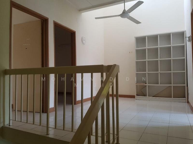 2-storey Terraced House for Sale in U16, Taman Bukit Subang (Shah Alam) - Mohammad Din Majid - Interior - PropertyGuru.com.my