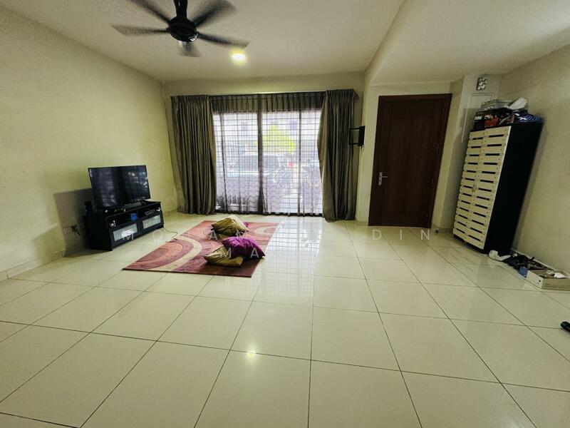 2-storey Terraced House for Sale in Denai Alam (Shah Alam) - Mohammad Din Majid - Living Room - PropertyGuru.com.my