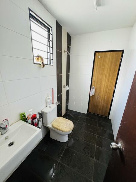 2-storey Terraced House for Sale in Denai Alam (Shah Alam) - Mohammad Din Majid - Bathroom - PropertyGuru.com.my