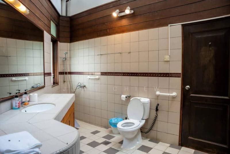Bungalow House for Sale in Bukit Ledang (Damansara Heights) - Jean Chiew - Bathroom - PropertyGuru.com.my