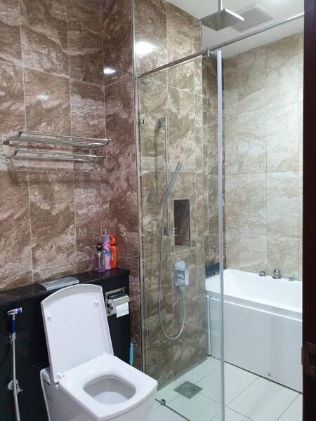 Service Residence for Rent at Paragon Suites @ CIQ - Muslieg . - Bathroom - PropertyGuru.com.my