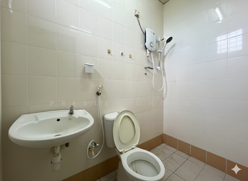 2-storey Terraced House for Sale in Bandar Barat (Kampar) - Presley Chong - Master Bathroom - PropertyGuru.com.my