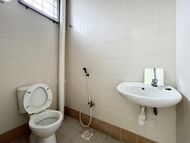 2-storey Terraced House for Sale in Bandar Barat (Kampar) - Presley Chong - Bathroom 2 - PropertyGuru.com.my