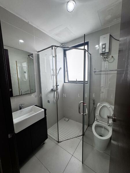 Condominium for Rent at Kings Bay @ Country Garden Danga Bay - Karen Lee - Bathroom - PropertyGuru.com.my