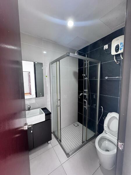 Condominium for Rent at Kings Bay @ Country Garden Danga Bay - Karen Lee - Bathroom - PropertyGuru.com.my