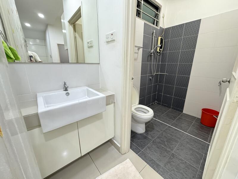 Cluster House for Rent in Taman Adda Heights (Tebrau) - Jordan . - Bathroom - PropertyGuru.com.my