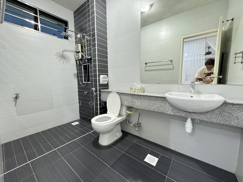 Cluster House for Rent in Taman Adda Heights (Tebrau) - Jordan . - Bathroom - PropertyGuru.com.my
