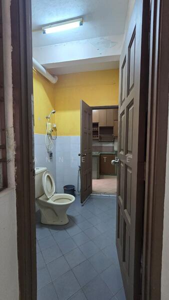 2-storey Terraced House for Sale in Taman Desa Cemerlang (Ulu Tiram) - Annie Tee - Bathroom - PropertyGuru.com.my