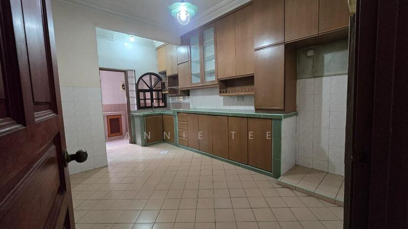 2-storey Terraced House for Sale in Taman Desa Cemerlang (Ulu Tiram) - Annie Tee - Kitchen - PropertyGuru.com.my