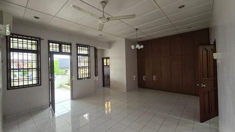 2-storey Terraced House for Sale in Taman Desa Cemerlang (Ulu Tiram) - Annie Tee - Living Room - PropertyGuru.com.my