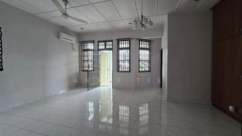 2-storey Terraced House for Sale in Taman Desa Cemerlang (Ulu Tiram) - Annie Tee - Living Room - PropertyGuru.com.my