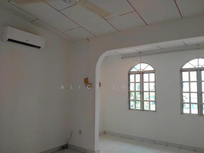 2-storey Terraced House for Sale in Taman Sungai Besi Indah (Seri Kembangan) - Alice Low - Living Room - PropertyGuru.com.my