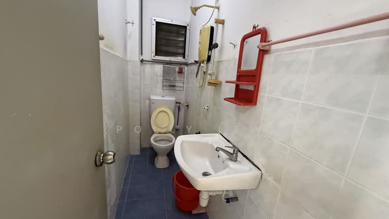 Apartment for Sale at Pangsapuri Kasturi Tiara - Polly Lew - Bathroom - PropertyGuru.com.my