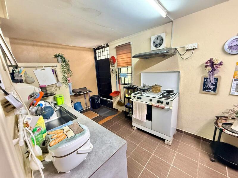 2-storey Terraced House for Sale in Klang (Selangor) - Hazeman Omar - Kitchen - PropertyGuru.com.my