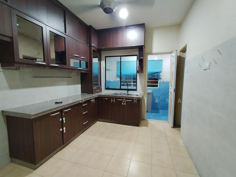 Bandar Nusa Rhu Seksyen U10 Shah Alam untuk Untuk Dijual - RM 590,000, Feb 2026 - Kitchen - PropertyGuru.com.my