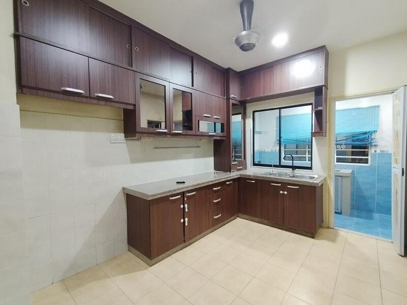 Bandar Nusa Rhu Seksyen U10 Shah Alam untuk Untuk Dijual - RM 590,000, Feb 2026 - Kitchen - PropertyGuru.com.my