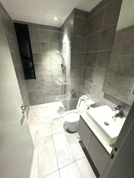 Servis Apartment untuk Dijual di Millerz Square Serviced Residence - Terry Yee - Bathroom - PropertyGuru.com.my