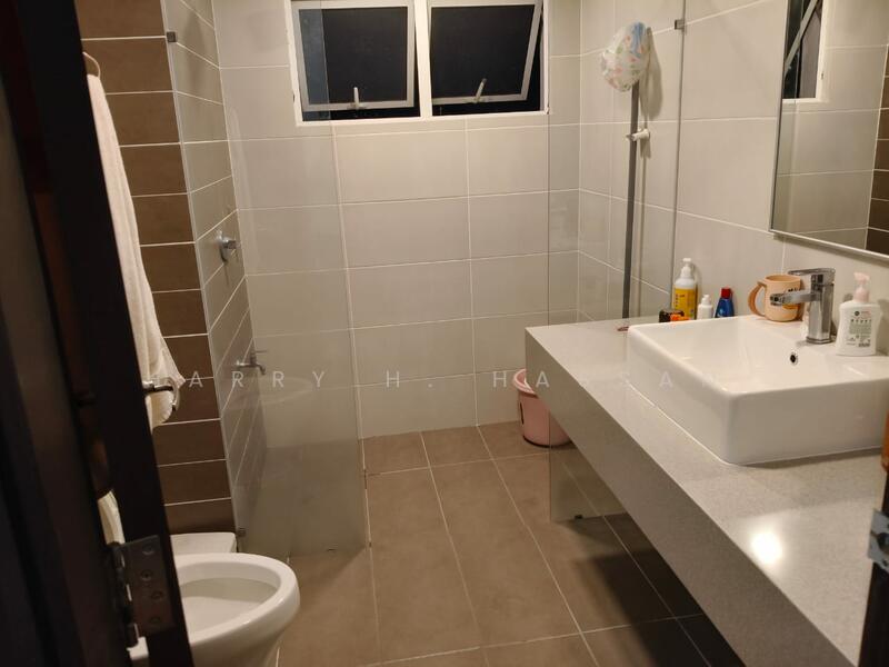 Condominium for Rent at Paraiso Residence @ The Earth - Harry H. Hassan - Bathroom - PropertyGuru.com.my