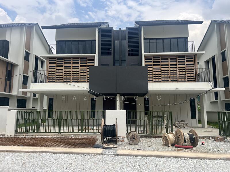 Semi-Detached House for Sale in Taman Bukit Serdang (Seri Kembangan) - Hazel Mong - Exterior - PropertyGuru.com.my