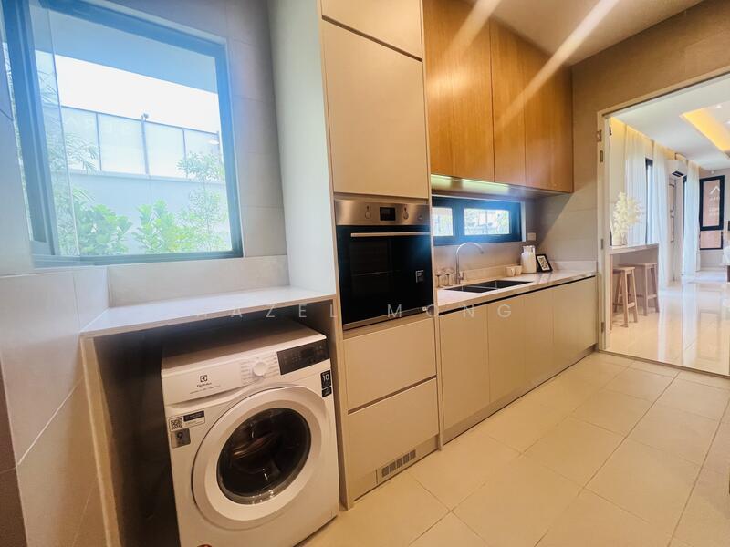 Semi-Detached House for Sale in Taman Bukit Serdang (Seri Kembangan) - Hazel Mong - Kitchen - PropertyGuru.com.my
