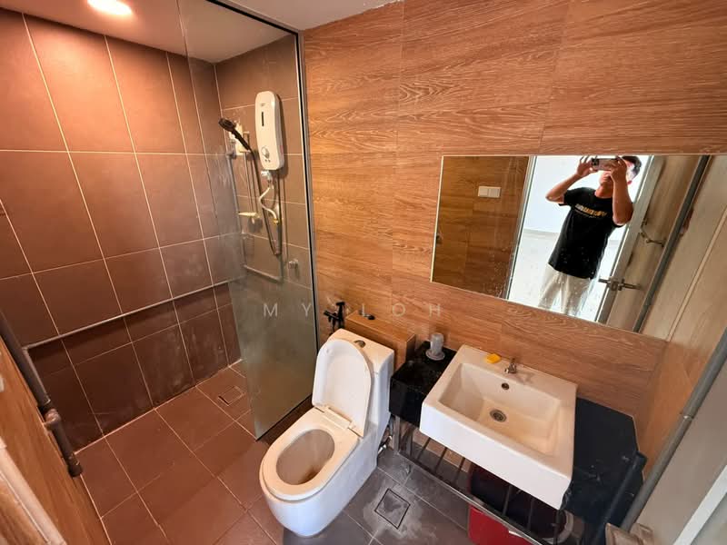 Kediaman Servis untuk Dijual di E Suite-Designer Suites - MY Loh - Bathroom - PropertyGuru.com.my