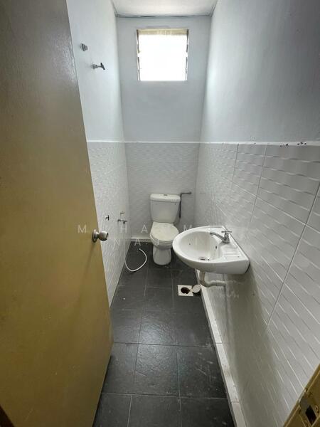 Shop for Sale in Kampung Bukit Pak Sabah (Kuala Dungun) - Muhammad Najmi - Bathroom - PropertyGuru.com.my